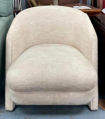 UPHOLSTERED LOUNGE CHAIR