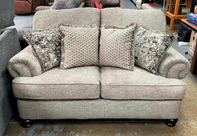 LOVESEAT WITH (4) THROW PILLOWS