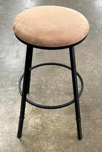 UPHOLSTERED SWIVEL BAR STOOL