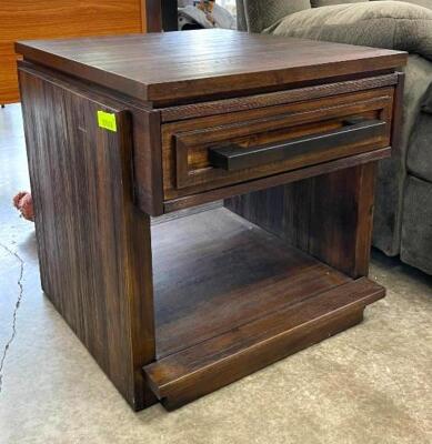 WOODEN ACCENT TABLE WITH DRAWER