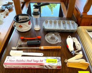 ASSORTED VINTAGE KITCHEN SUPPLIES AS SHOWN