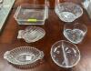 ASSORTED GLASS BOWLS AND DISHES