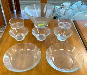 ASSORTED GLASS BOWLS AS SHOWN