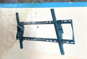 NAME: 37" - 60" TV WALL MOUNT