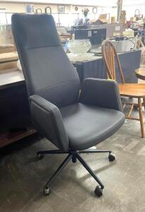 NAME: EXECUTIVE LEATHER OFFICE CHAIR, BLACK