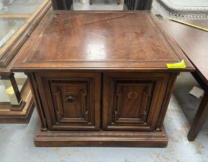 NAME: 27" X 27" X 20" ACCENT TABLE (MISSING ONE HANDLE)