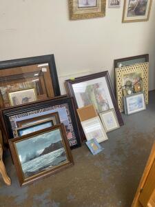 NAME: LARGE ASSORTMENT OF PICTURES/PICTURE FRAMES