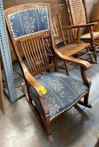 VINTAGE ROCKING CHAIR