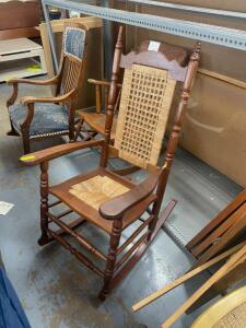 VINTAGE ROCKING CHAIR