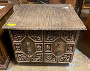 2-DOOR WOODEN END TABLE