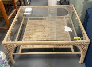 OUTDOOR WICKER COFFEE TABLE WITH GLASS TOP