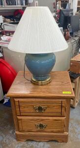 WOODEN NIGHT STAND WITH TABLE LAMP