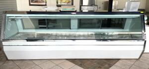 DESCRIPTION: 12' DELI SEAFOOD/ POULTRY DISPLAY CASE BRAND/MODEL: HOWARD-MCCRAY R-CFS35-12 INFORMATION: 115 VOLTS, 2.4 AMPS, 60 HZ, SINGLE PHASE. REMOT