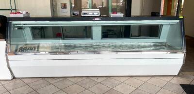 DESCRIPTION: 12' DELI SEAFOOD/ POULTRY DISPLAY CASE BRAND/MODEL: HOWARD-MCCRAY R-CFS35-12 INFORMATION: 115 VOLTS, 2.4 AMPS, 60 HZ, SINGLE PHASE. REMOT