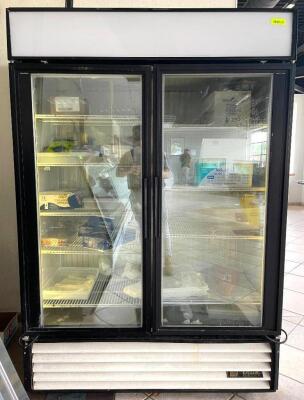 DESCRIPTION: TRUE TWO-SECTION REMOTE DISPLAY FREEZER W/ SWINGING GLASS DOORS BRAND/MODEL: TRUE GDM-49F REMOTE INFORMATION: 115 VOLTS, 60 HZ, 5.2 AMPS.