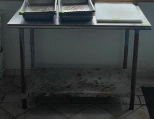 DESCRIPTION: 4 FT. STAINLESS PREP TABLE LOCATION: FRONT QTY: 1