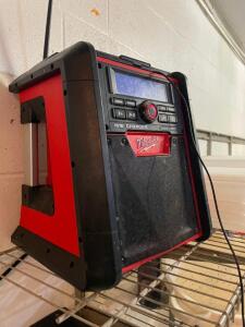 DESCRIPTION: MILWAUKEE M18 JOBSITE RADIO / CHARGER. BRAND/MODEL: MILWAUKEE LOCATION: WAREHOUSE QTY: 1