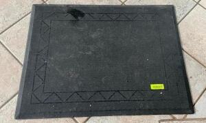 DESCRIPTION: 36" BLACK DOOR MAT SIZE: 36" LOCATION: FRONT QTY: 1