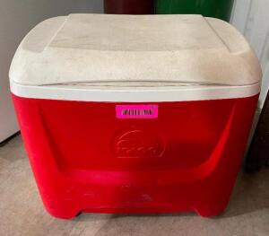 IGLOO ISLAND BREEZE 28 QT. PERSONAL COOLER