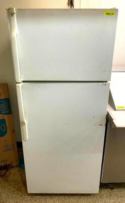 DESCRIPTION: TOP FREEZER RESIDENTIAL REFRIGERATOR BRAND/MODEL: GE GTS18GBRERWW QTY: 1