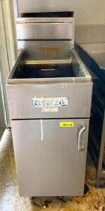 DESCRIPTION: 40 GAL. NATURAL GAS FRYER BRAND/MODEL: ROYAL RANGE QTY: 1