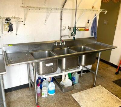 DESCRIPTION: 3-COMPARTMENT STAINLESS STEEL SINK WITH DOUBLE DRAIN BOARD AND DOWN SPRAYER SIZE: 90" QTY: 1