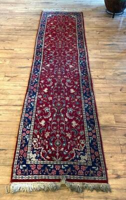 DESCRIPTION: DECORATIVE RUNNER RUG SIZE: 116"X30" QTY: 1