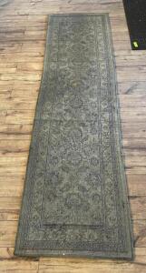 DESCRIPTION: DECORATIVE RUNNER RUG SIZE: 91"X23" QTY: 1