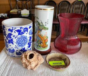 DESCRIPTION: ASSORTED VASES AND DECOR AS SHOWN QTY: 1