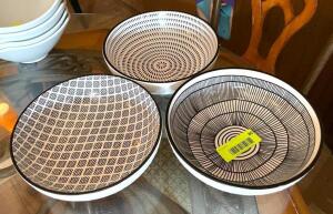 DESCRIPTION: (3) DECORATIVE BOWLS SIZE: 8"X2.5" QTY: 3