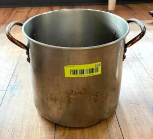 DESCRIPTION: STAINLESS STOCK POT SIZE: 9"X8" QTY: 1