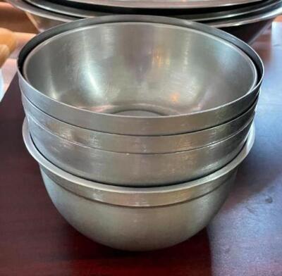 DESCRIPTION: (5) SMALL STAINLESS MIXING BOWLS AS SHOWN QTY: 5