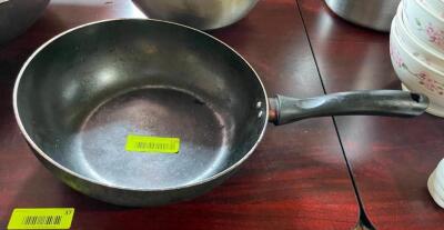 DESCRIPTION: 10" FRY PAN QTY: 1