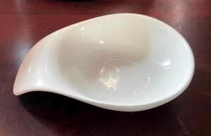 DESCRIPTION: (4) CHINA SAUCE BOATS QTY: 4