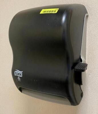 DESCRIPTION: PAPER TOWEL DISPENSER QTY: 1