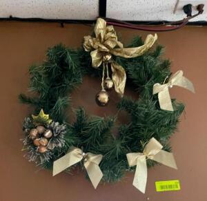 DESCRIPTION: CHRISTMAS WREATH SIZE: 24" QTY: 1