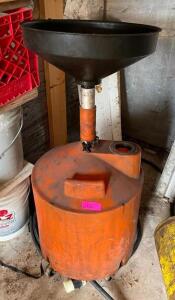 DESCRIPTION: OIL CONTAINER WITH NECK AND FUNNEL QTY: 1