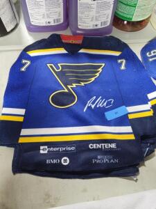 DESCRIPTION: (10) RALLY TOWELS BRAND/MODEL: ST. LOUIS BLUES INFORMATION: NUMBER 7 QTY: 10