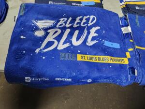 DESCRIPTION: (10) RALLY TOWELS BRAND/MODEL: ST. LOUIS BLUES INFORMATION: BLEED BLUE QTY: 10