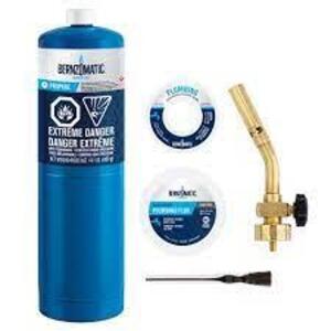 DESCRIPTION: (1) MANUAL TORCH PLUMBING KIT BRAND/MODEL: BERNZOMATIC #PK1001KC INFORMATION: BLUE RETAIL$: $64.04 EA QTY: 1
