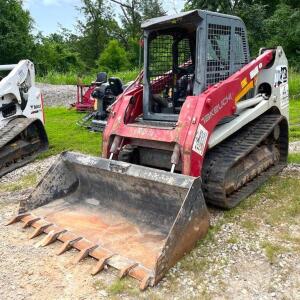 DESCRIPTION: 2015 TAKEUCHI TL12 TRACK SKID STEER W/ 80" BUCKET BRAND/MODEL: TAKEUCHI TL12 INFORMATION: SERIAL: 201201165 HOURS: 3909.9 LOCATION: SPACE