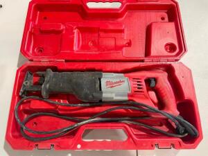 DESCRIPTION: MILWAUKEE 12 VOLT ELECTRIC SAWZALL W/ CASE. BRAND / MODEL: MILWAUKEE 6519-30 LOCATION SHOP QTY: 1