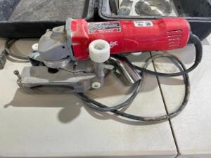 DESCRIPTION: MILWAUKEE 4 1/2" HEAVY DUTY SANDER GRINDER BRAND / MODEL: MILWAUKEE 6153-20 LOCATION SHOP QTY: 1