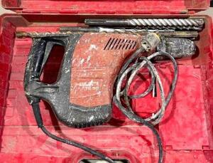 DESCRIPTION: ELECTRIC HAMMER DRILL WITH BITS BRAND/MODEL: HILTI TE 50 QTY: 1