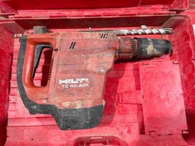 DESCRIPTION: ELECTRIC HAMMER DRILL WITH BITS BRAND/MODEL: HILTI TE 50 AVR QTY: 1