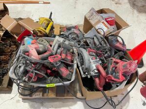 DESCRIPTION: CONTENTS OF PALLET - LARGE ASSORTMENT OF BROKEN / DAMAGED POWER TOOLS. THIS LOT IS: ONE MONEY LOCATION SHOP QTY: 1