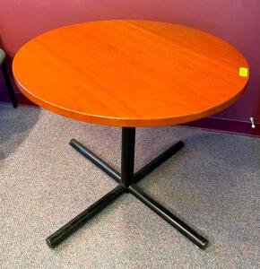 DESCRIPTION: 36" ROUND TABLE QTY: 1