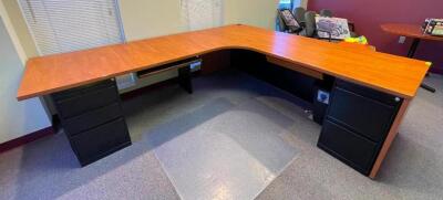 DESCRIPTION: L-SHAPED DESK SIZE: 90"X102" QTY: 1