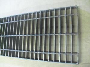 DESCRIPTION: (1) BAR GRATING, DRAIN BRAND/MODEL: GRAINGER #49N212 INFORMATION: GALVANIZED RETAIL$: $252.36 EA SIZE: 24" X 36" QTY: 1