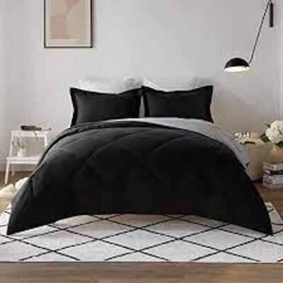 DESCRIPTION: (1) COMFORTER BED SET BRAND/MODEL: COZYLUX INFORMATION: BLACK GREY RETAIL$: $45.00 EA SIZE: FULL QUEEN QTY: 1